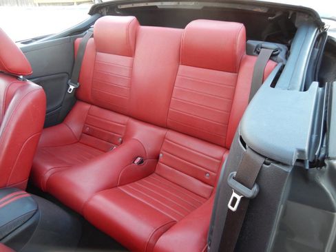 Used 2005 Ford Mustang GT Premium image 29