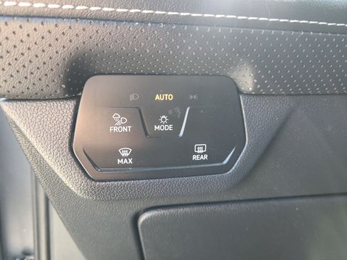 Used 2024 Volkswagen Atlas Cross Sport SE AWD/4WD image 22