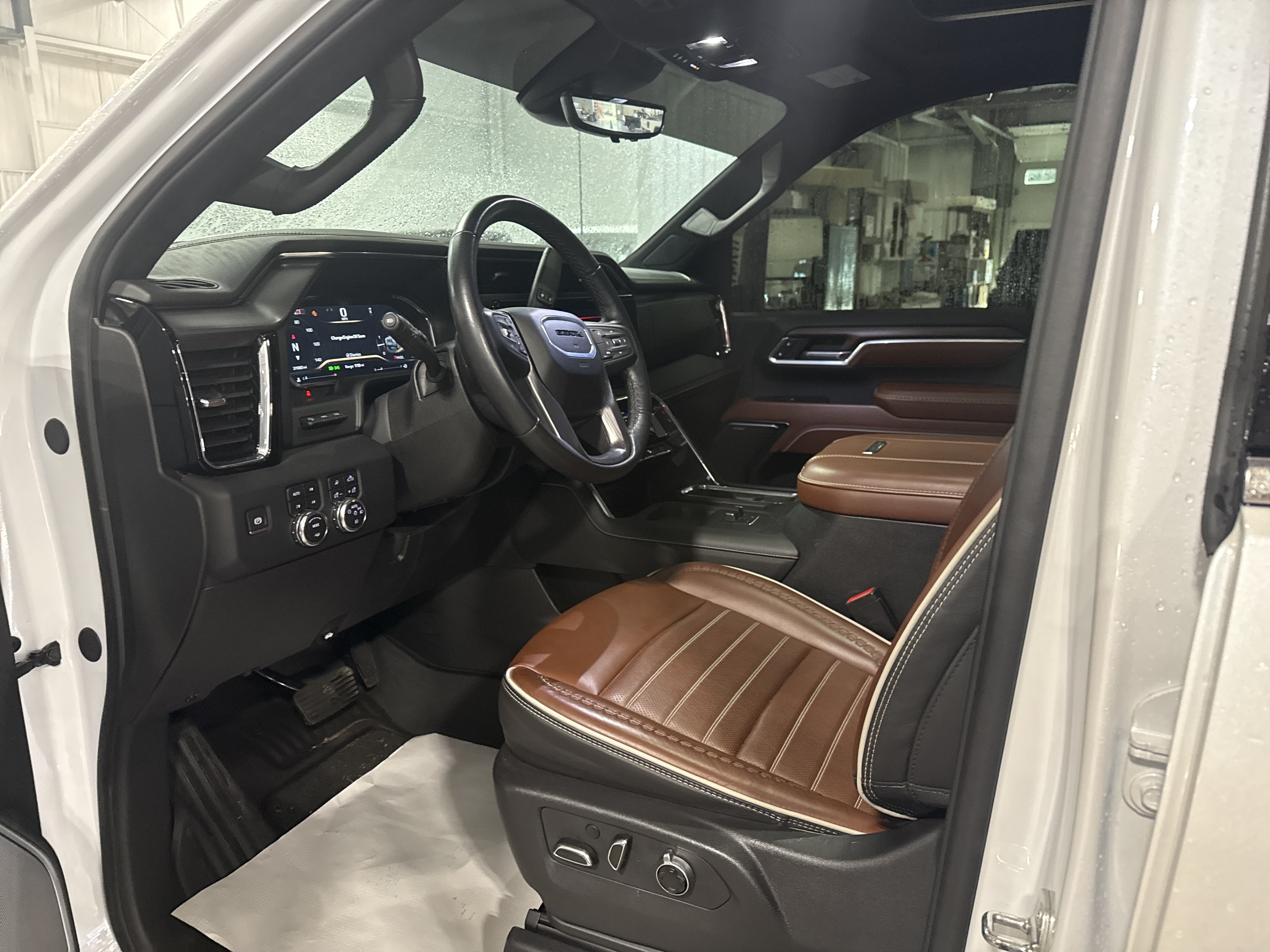 Used 2024 GMC Sierra 3500 Denali Ultimate AWD/4WD image 7