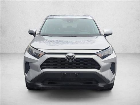 Used 2022 Toyota RAV4 LE image 2