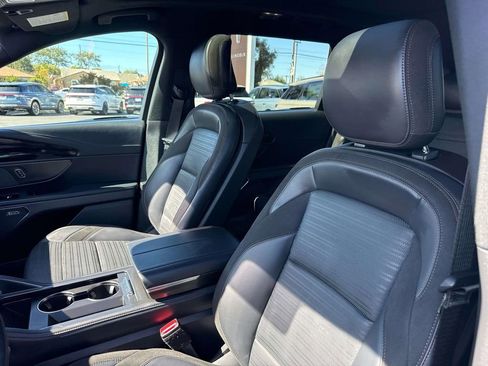 Used 2025 Lincoln Nautilus Reserve w/ Jet Appearance Package image 27