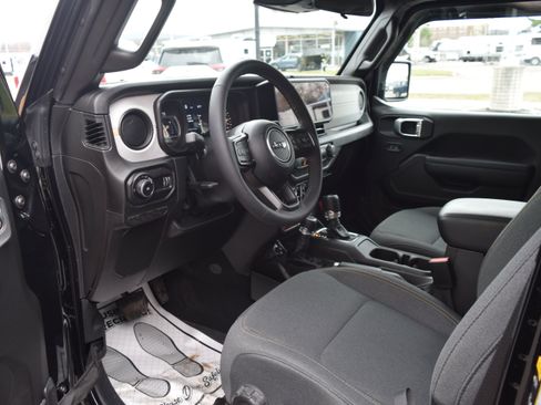 Used 2026 Jeep Wrangler Unlimited Sport AWD/4WD image 9