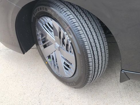 New 2027 Nissan Sentra S w/ Floor Mat Package FWD image 9