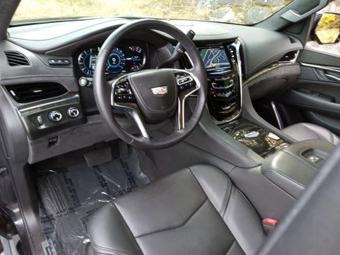 Used 2019 Cadillac Escalade Platinum image 11