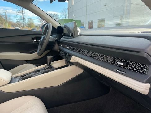 Used 2023 Honda Accord EX image 33