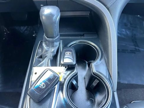 Used 2018 Toyota Camry SE w/ Convenience Package FWD image 42