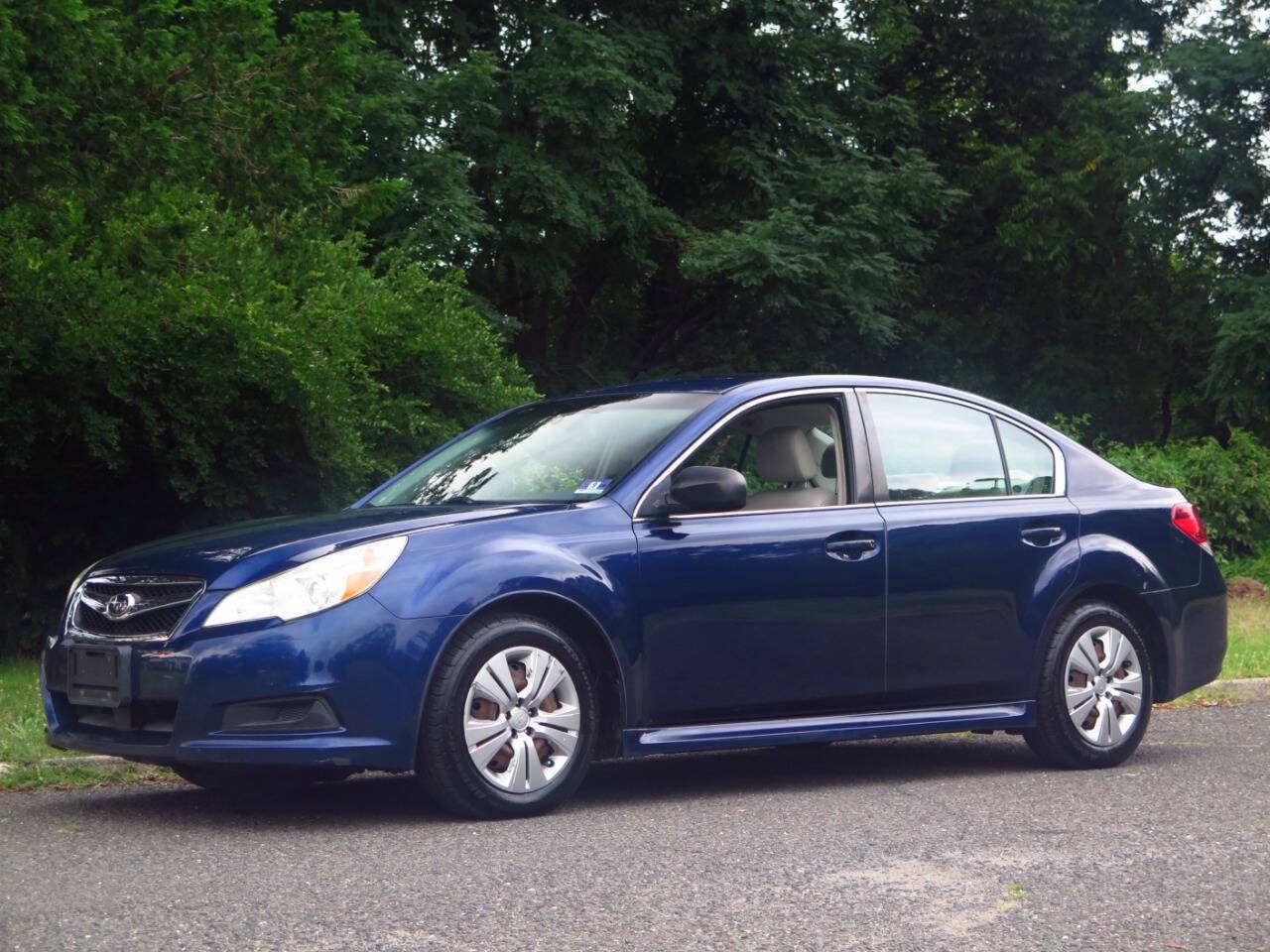 Used 2011 Subaru Legacy 2.5i AWD/4WD image 1