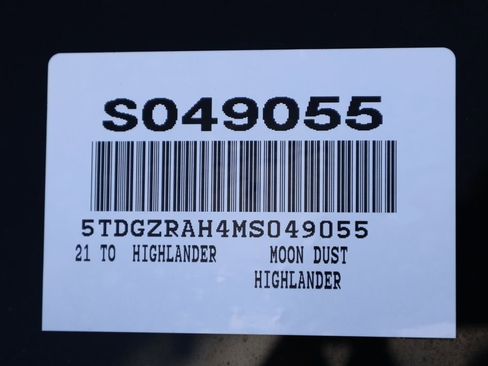 Used 2021 Toyota Highlander XLE image 7