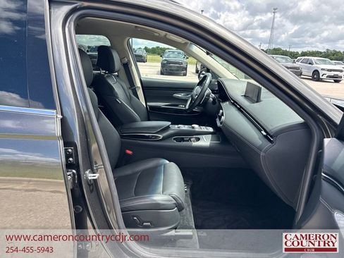 Used 2025 Genesis GV70 2.5T AWD/4WD image 15