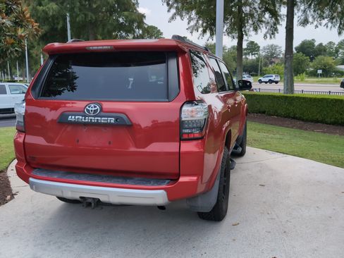 Used 2018 Toyota 4Runner TRD Off-Road AWD/4WD image 10