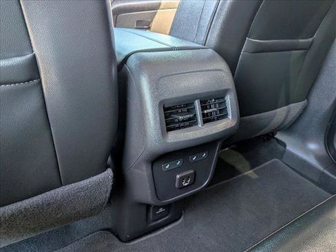 Used 2022 Chevrolet Equinox Premier FWD image 26
