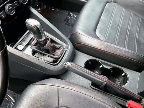 Used 2017 Volkswagen Jetta GLI image 16