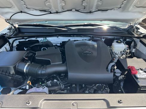 Certified 2023 Toyota Tacoma TRD Off-Road AWD/4WD image 3