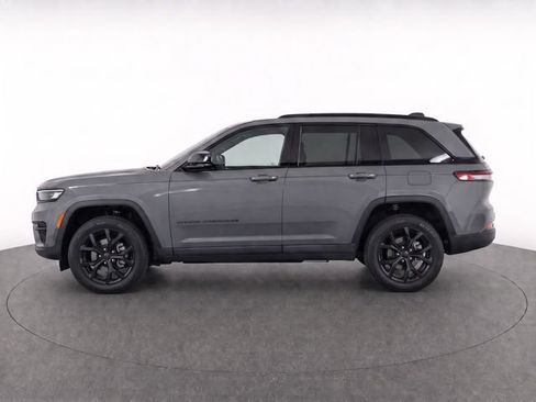 Used 2024 Jeep Grand Cherokee Altitude RWD image 4