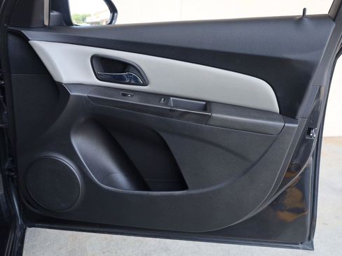 Used 2016 Chevrolet Cruze LS FWD image 23