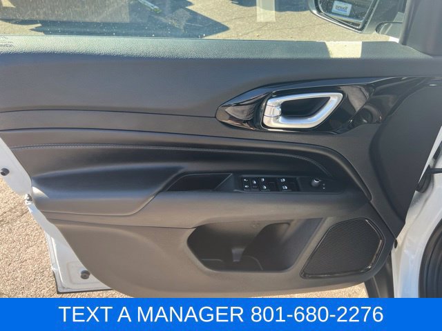 Used 2025 Jeep Compass Latitude w/ Convenience Group AWD/4WD image 15