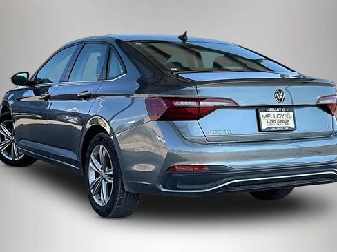 Used 2024 Volkswagen Jetta SE FWD image 4