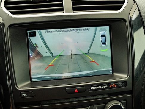 Used 2017 Ford Explorer XLT w/ Equipment Group 202A image 33