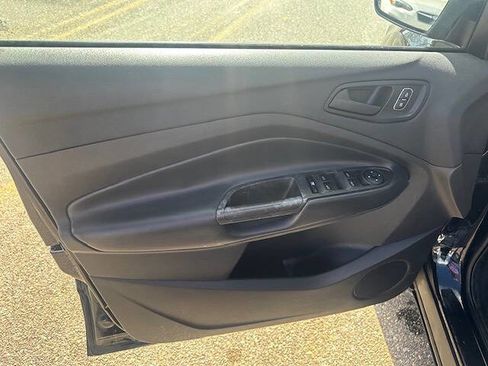 Used 2019 Ford Escape S image 9