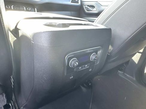 Used 2024 Chevrolet Suburban LT image 18