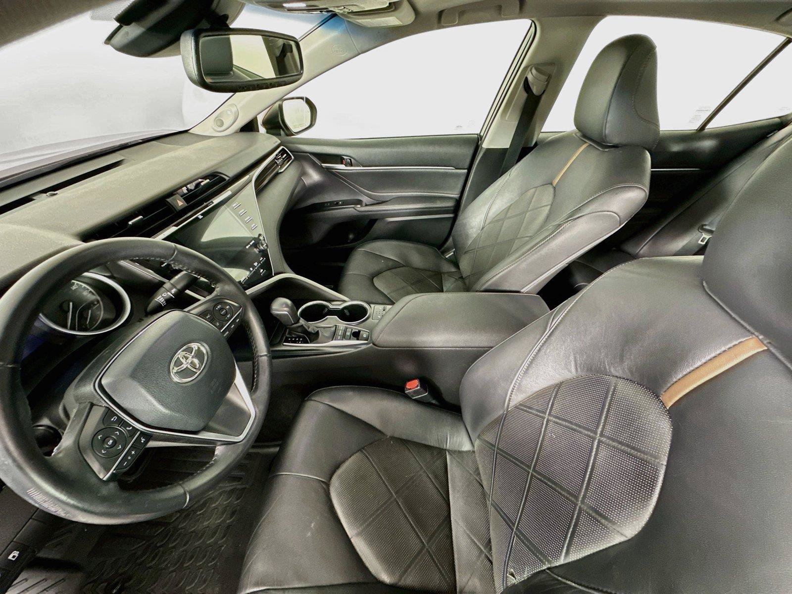 Used 2018 Toyota Camry XLE FWD image 11