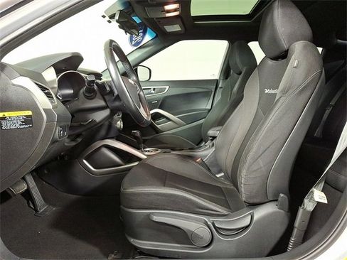 Used 2017 Hyundai Veloster Value Edition image 15
