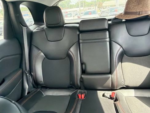 Used 2019 Jeep Cherokee Trailhawk w/ Cold Weather Group AWD/4WD image 12