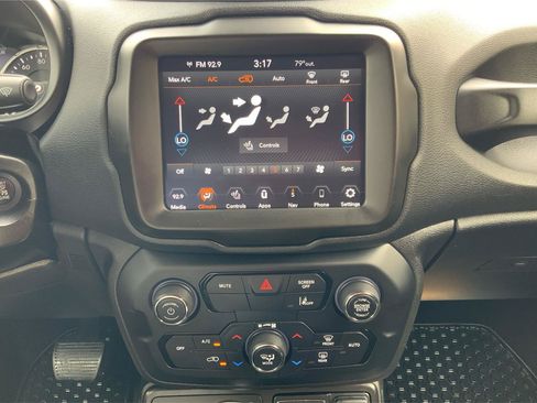 Used 2022 Jeep Renegade Latitude w/ Convenience Group AWD/4WD image 34