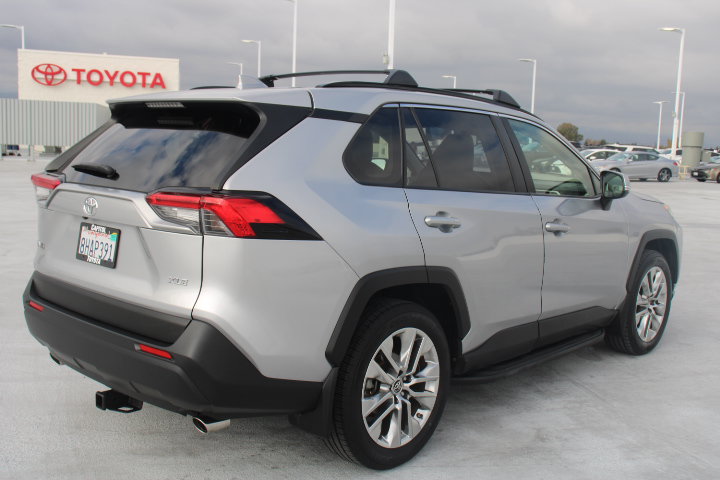 Used 2019 Toyota RAV4 XLE Premium w/ All Weather Liner Package FWD image 3