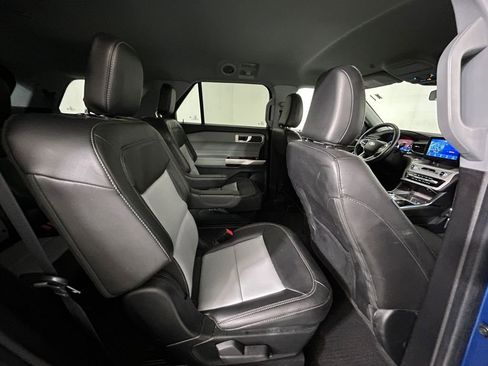 Used 2022 Ford Explorer XLT w/ Equipment Group 202A AWD/4WD image 17