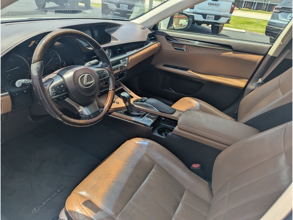 Used 2016 Lexus ES 350 w/ Luxury Package w/Wood Trim FWD image 14