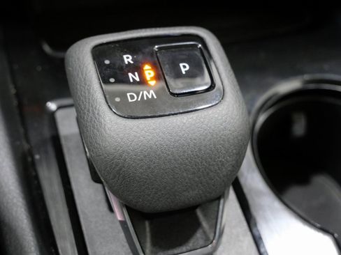 Used 2025 Nissan Rogue SV image 23