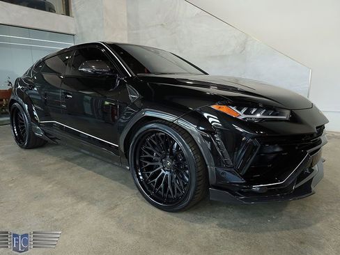 Used 2023 Lamborghini Urus Performante image 1