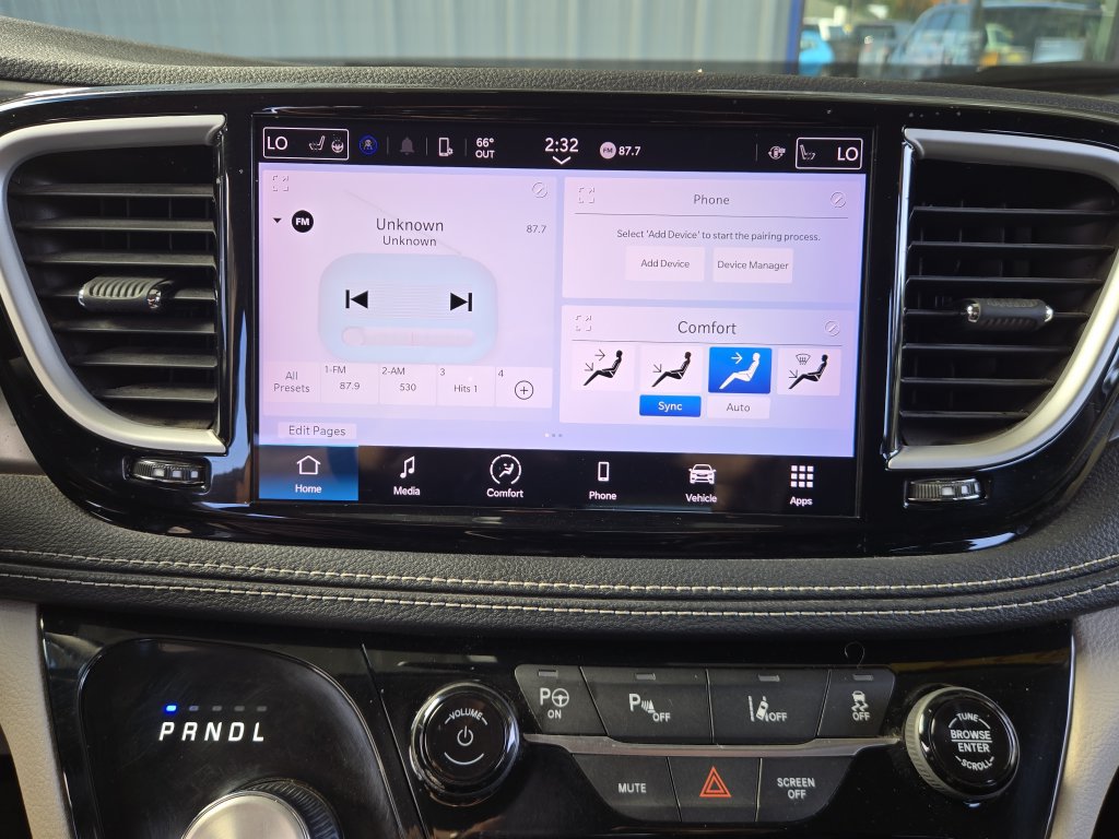 Used 2023 Chrysler Pacifica Touring-L FWD image 24