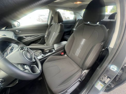 Used 2025 Hyundai Elantra SEL image 36
