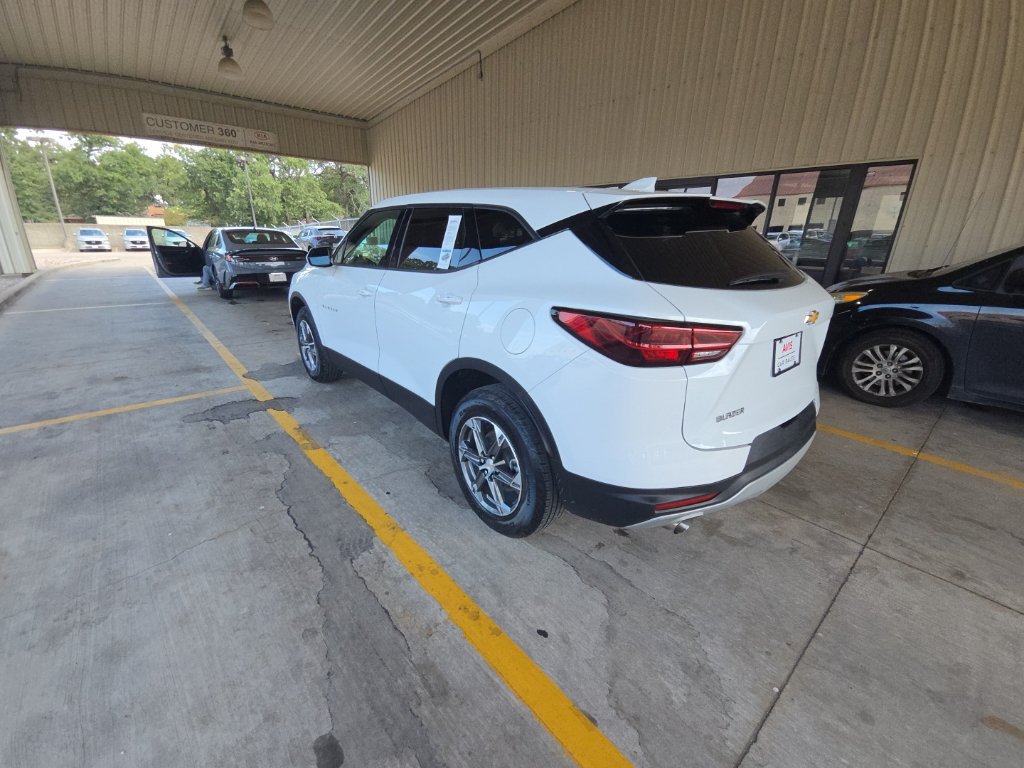 Used 2025 Chevrolet Blazer LT FWD image 8