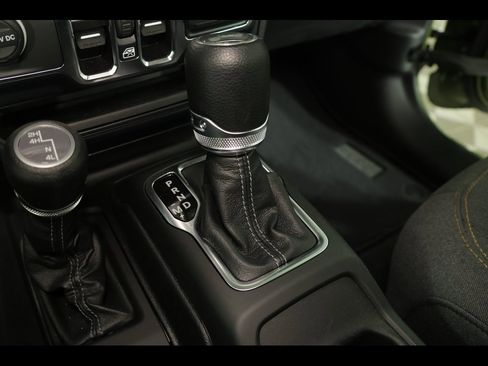 Used 2024 Jeep Wrangler Sport S image 8