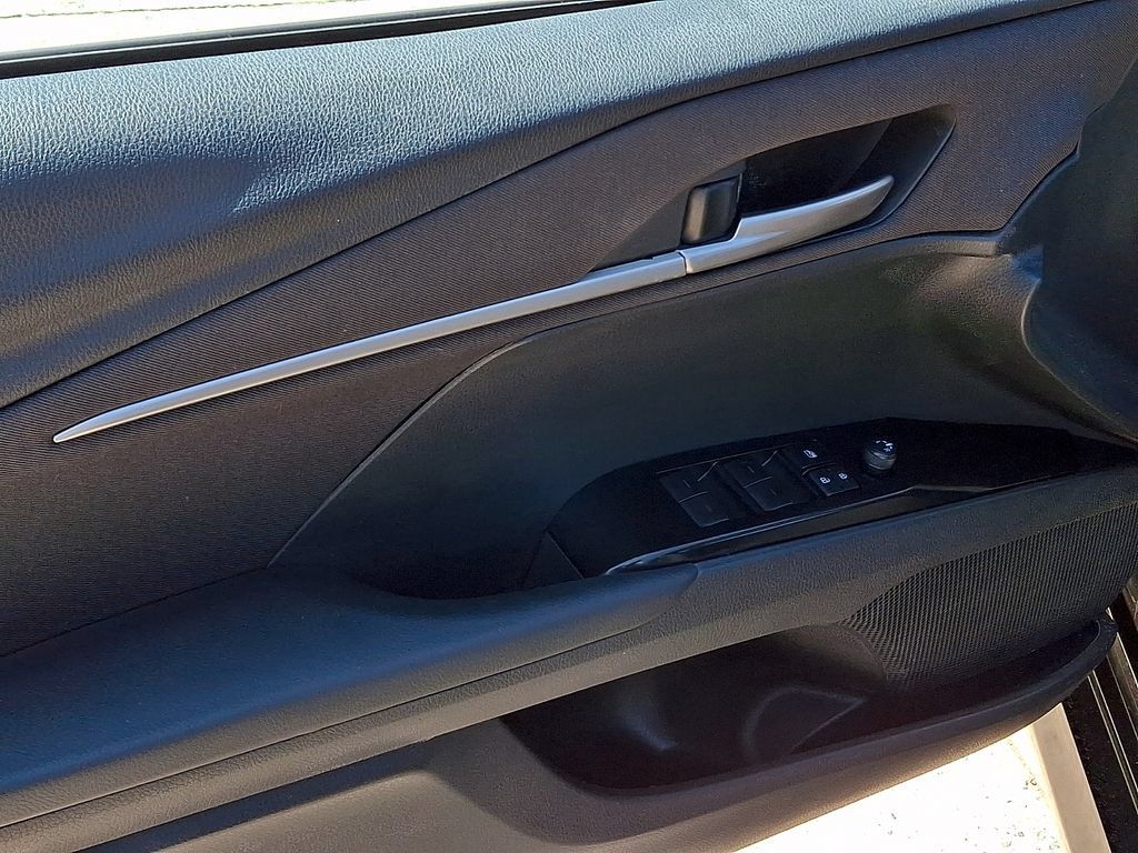 Used 2025 Toyota Camry LE FWD image 12