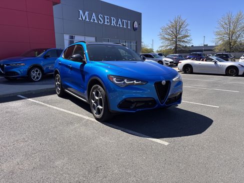 New 2025 Alfa Romeo Stelvio Sprint w/ Convenience Package AWD/4WD image 4