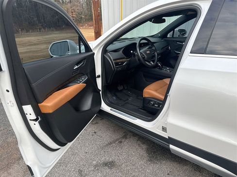 Used 2020 Cadillac XT4 Premium Luxury image 13