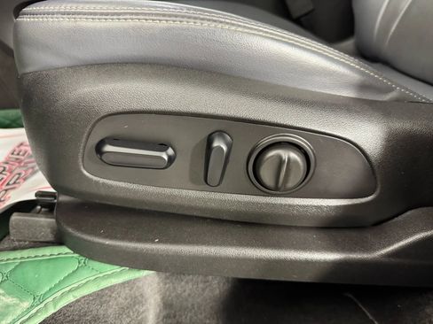 Used 2018 Buick Enclave Essence image 33