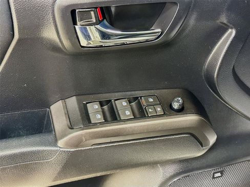 Used 2021 Toyota Tacoma TRD Off-Road w/ TRD Premium Off Road Package AWD/4WD image 18