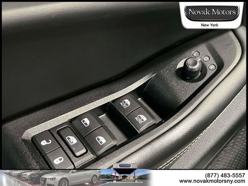 Used 2023 Jeep Grand Cherokee L Limited AWD/4WD image 19