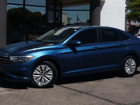 Used 2019 Volkswagen Jetta SE image 3