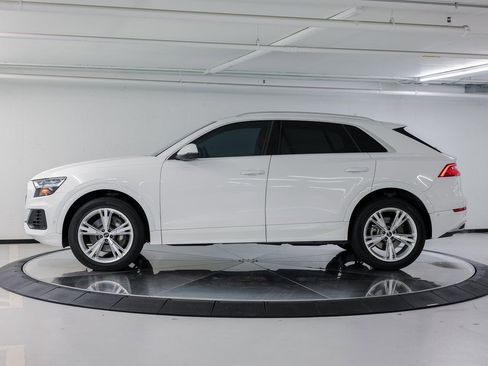 Used 2022 Audi Q8 Premium image 2