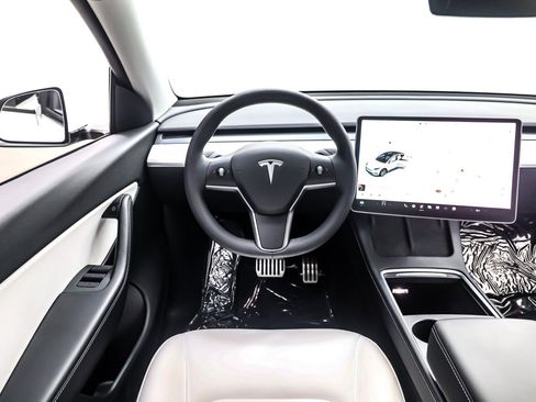 Used 2021 Tesla Model Y Long Range image 5