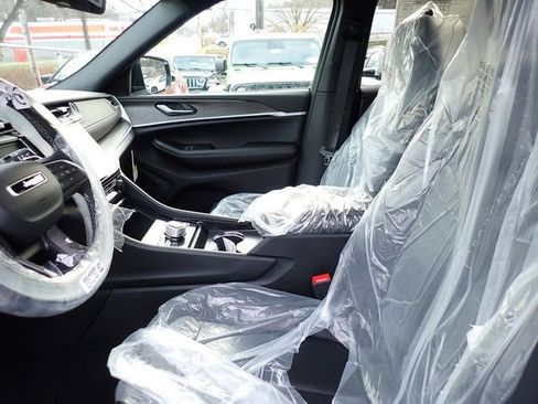 New 2025 Jeep Grand Cherokee Limited w/ Black Appearance Package image 12