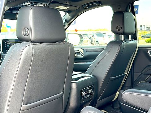 Used 2023 Chevrolet Tahoe Z71 w/ Luxury Package AWD/4WD image 18