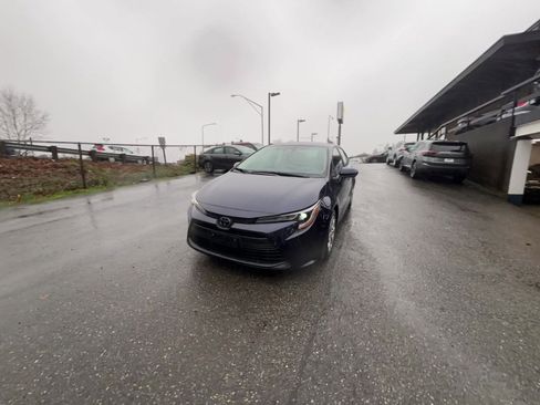 Used 2025 Toyota Corolla LE image 16