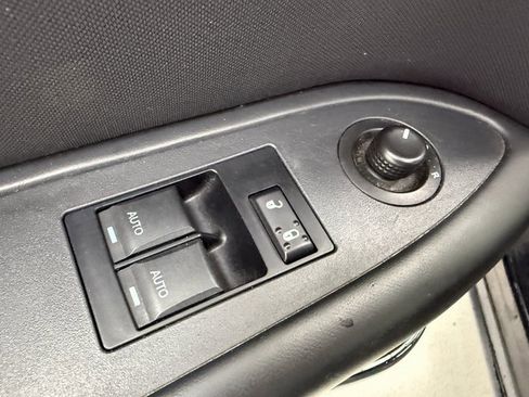 Used 2013 Dodge Challenger R/T image 26